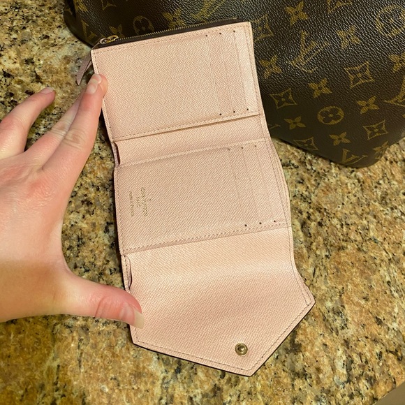SOLD❤️Louis Vuitton Victorine wallet rose monogram - Picture 8 of 14